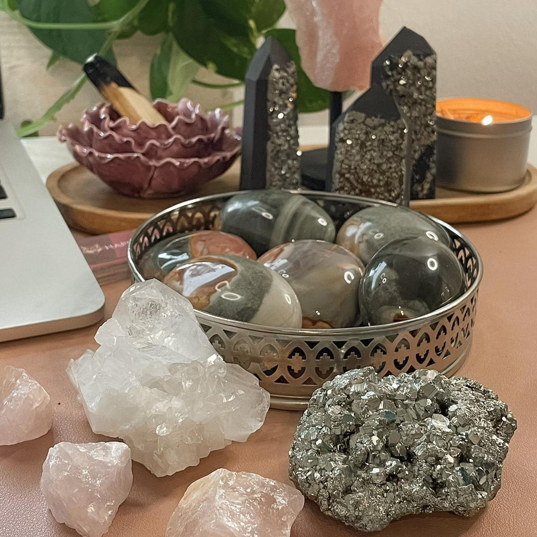 5 Crystals that cannot be missing in your office